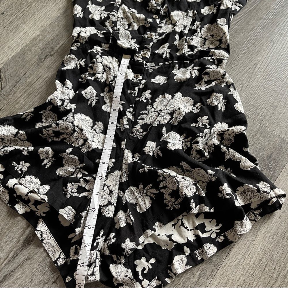 Floral Romper With Lace Up Back - Picture 9 of 13